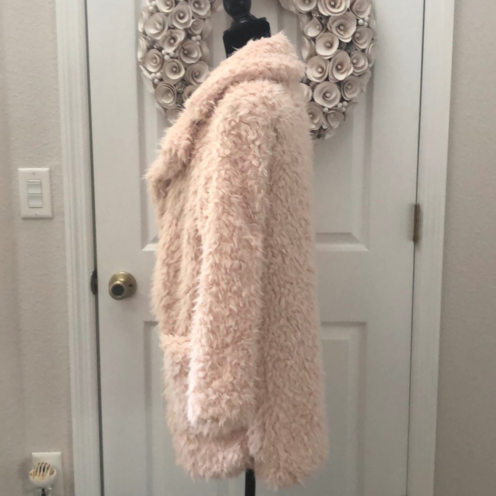 Open front blush faux fur teddy coat - Picture 4 of 8
